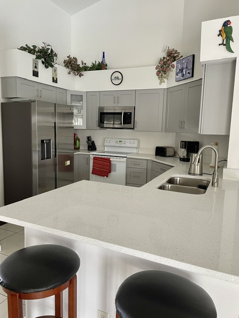 Lakefront 3 Bedroom Pool Home photo 6