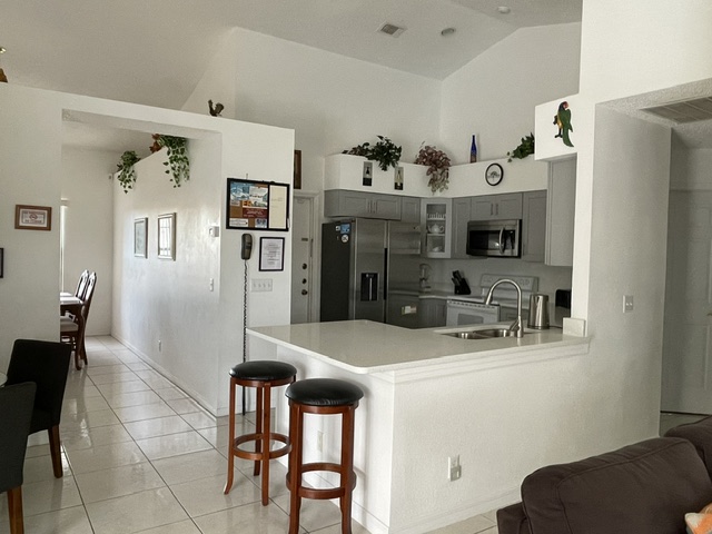 Lakefront 3 Bedroom Pool Home photo 8